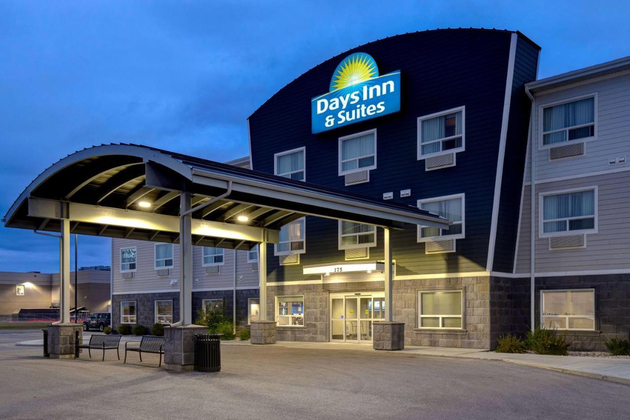 Days Inn & Suites By Wyndham Warman Exterior foto